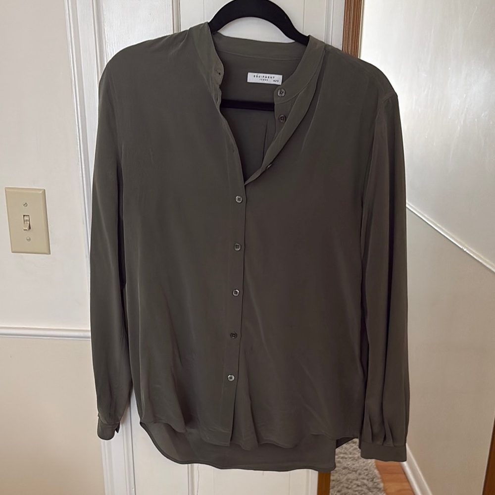 Equipment Women's Silk Olive Blouse - size XS